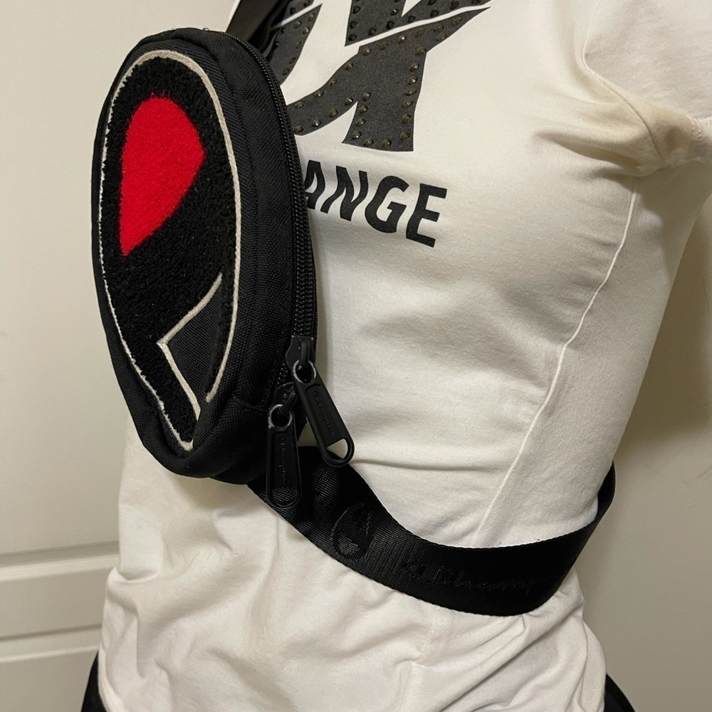 Champion beautiful belt bag good condition no damage - Picture 11 of 14
